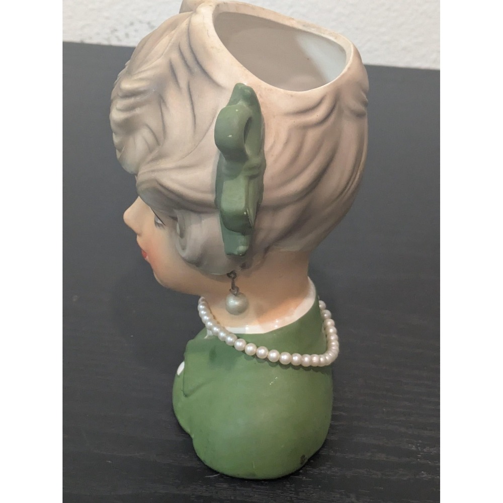 Vintage Napcoware Planter Ceramic Woman Vase Green Bow Pearl Necklace C8496 60s - Picture 6 of 11